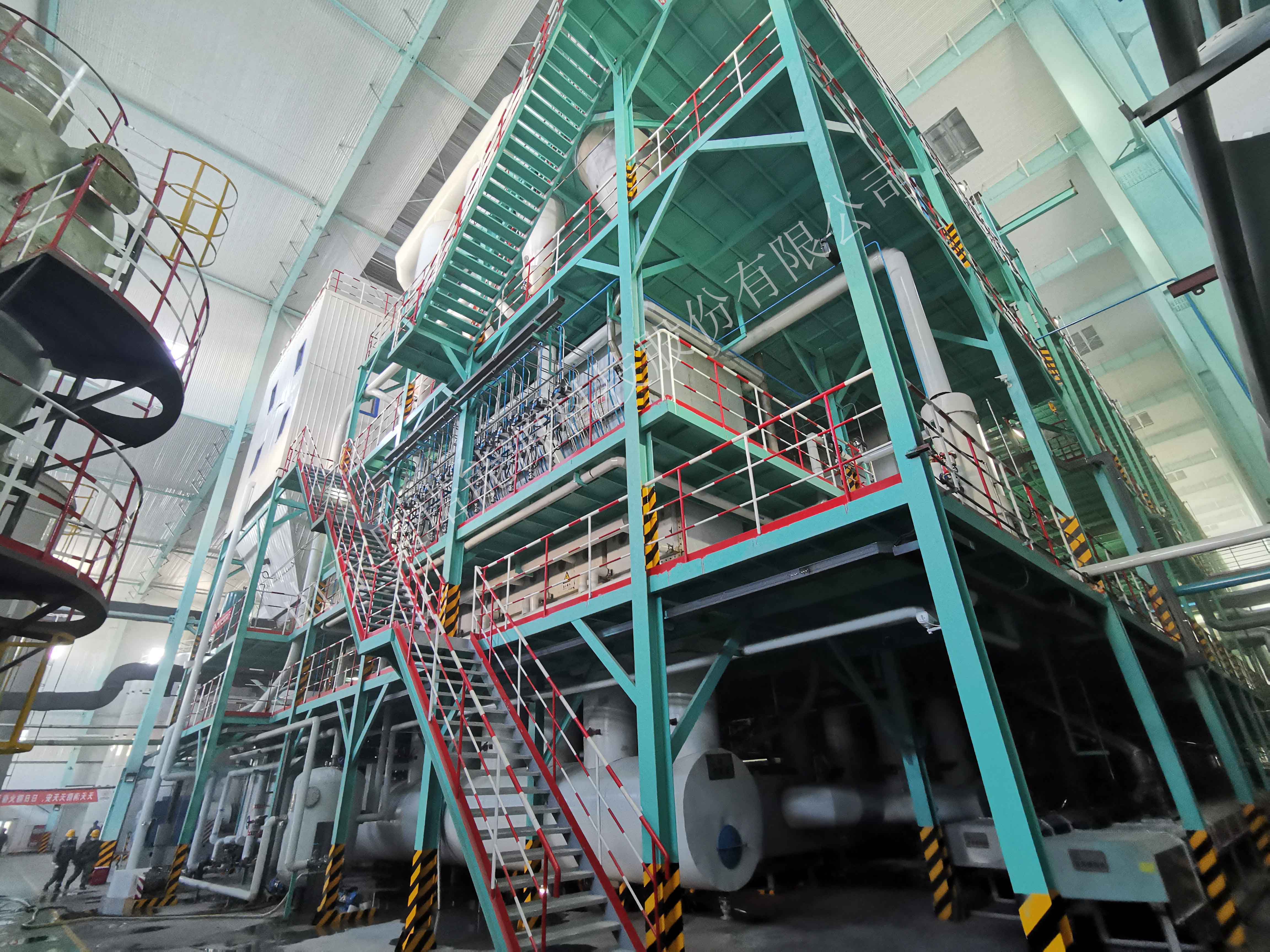 <h3>大型連續(xù)式流化床噴霧造粒干燥機</h3>